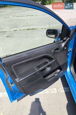 Хэтчбек Ford Fiesta 2005 в 