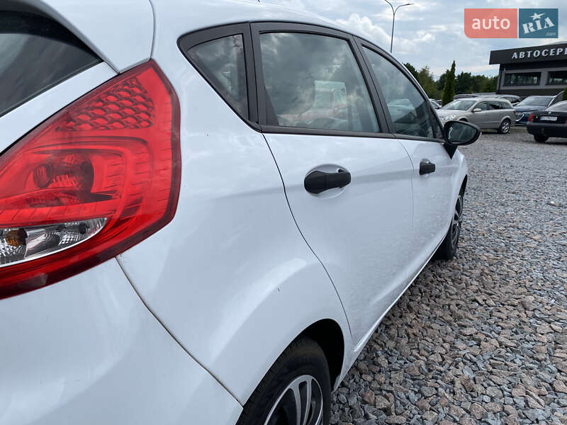 Хэтчбек Ford Fiesta 2012 в Львове