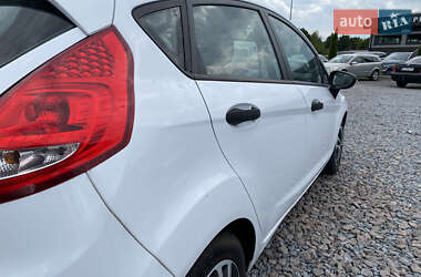 Хэтчбек Ford Fiesta 2012 в 
