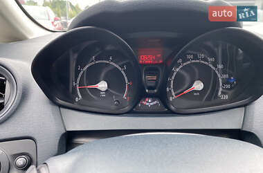 Хэтчбек Ford Fiesta 2012 в 