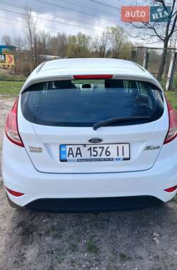 Хэтчбек Ford Fiesta 2016 в 