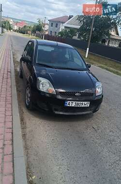 Хэтчбек Ford Fiesta 2005 в Тлумаче
