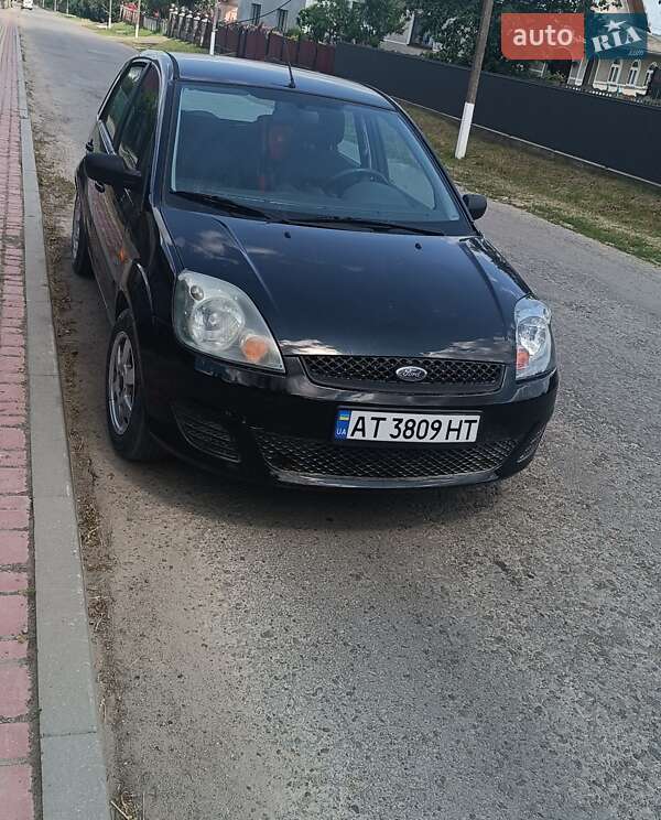 Хэтчбек Ford Fiesta 2005 в Тлумаче