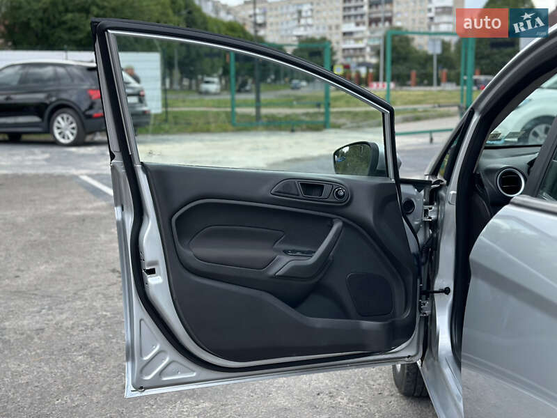 Седан Ford Fiesta 2019 в Шептицькому