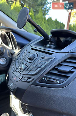 Хетчбек Ford Fiesta 2013 в 