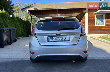 Хетчбек Ford Fiesta 2013 в 