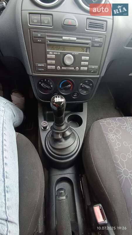 Хэтчбек Ford Fiesta 2005 в Тлумаче