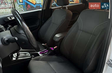 Седан Ford Fiesta 2015 в 