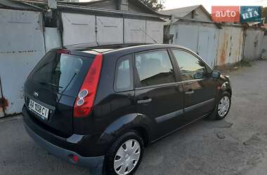 Хэтчбек Ford Fiesta 2006 в 