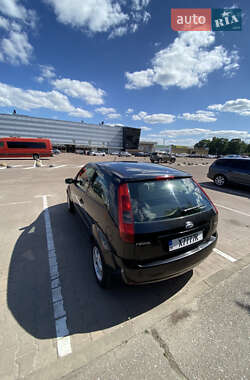 Хетчбек Ford Fiesta 2003 в 