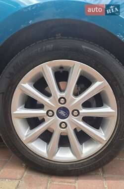 Хэтчбек Ford Fiesta 2018 в 