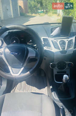 Хэтчбек Ford Fiesta 2012 в 