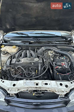 Хэтчбек Ford Fiesta 2000 в 