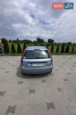 Хэтчбек Ford Fiesta 2004 в 