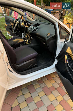 Хэтчбек Ford Fiesta 2013 в 