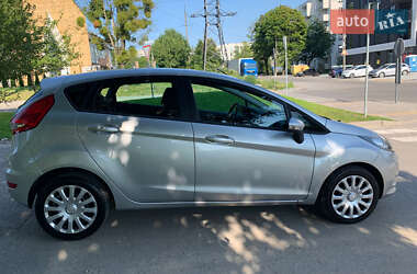 Хэтчбек Ford Fiesta 2010 в 