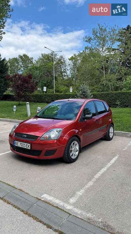 Хэтчбек Ford Fiesta 2006 в 
