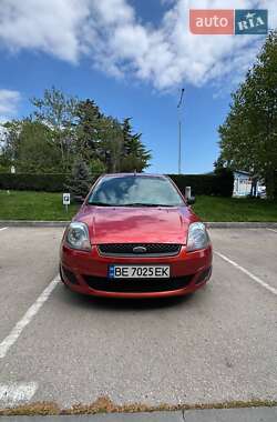 Хэтчбек Ford Fiesta 2006 в 
