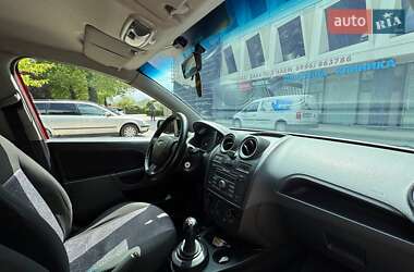Хэтчбек Ford Fiesta 2006 в 