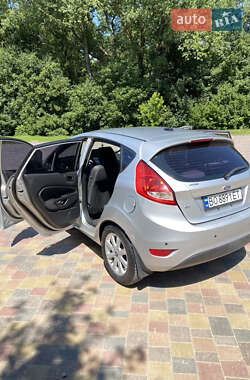 Хэтчбек Ford Fiesta 2011 в 