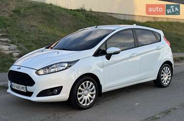Хэтчбек Ford Fiesta 2016 в 