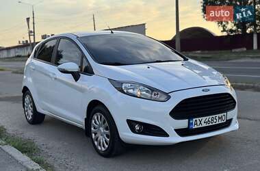 Хэтчбек Ford Fiesta 2016 в 