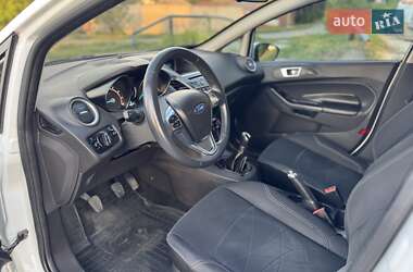 Хэтчбек Ford Fiesta 2016 в 