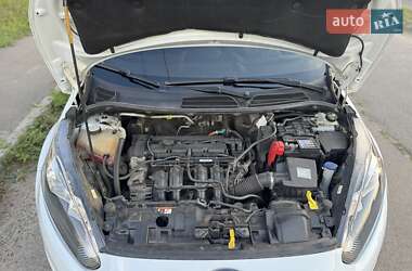 Хэтчбек Ford Fiesta 2016 в 