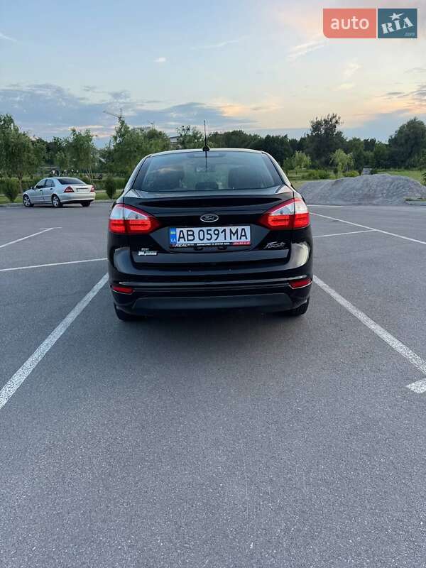 Седан Ford Fiesta 2017 в Хмільнику