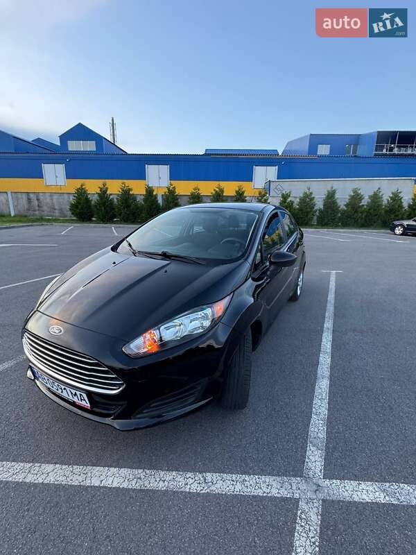 Седан Ford Fiesta 2017 в Хмільнику