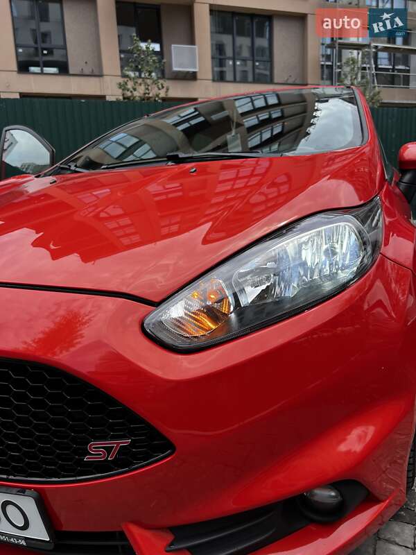 Хэтчбек Ford Fiesta 2016 в Киеве