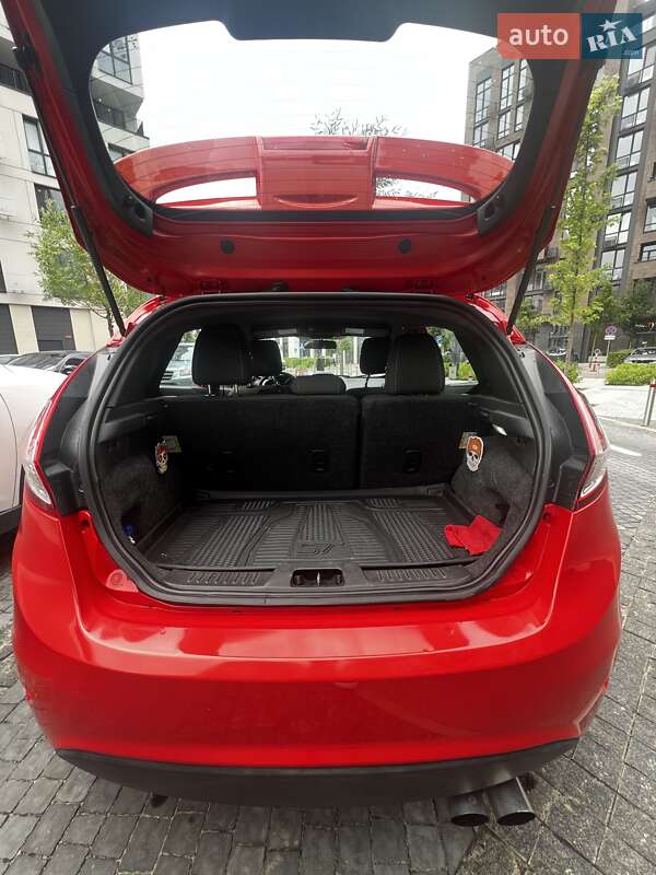 Хэтчбек Ford Fiesta 2016 в Киеве