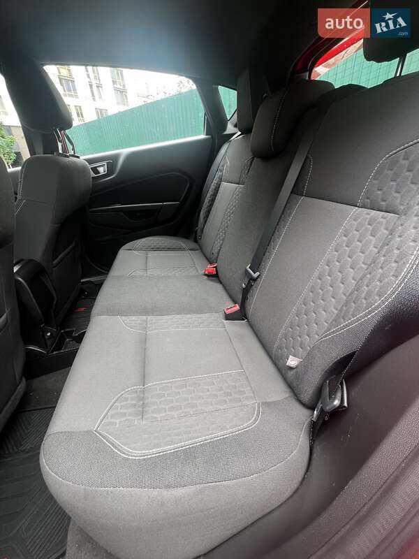 Хэтчбек Ford Fiesta 2016 в Киеве