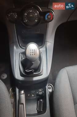 Хэтчбек Ford Fiesta 2012 в 