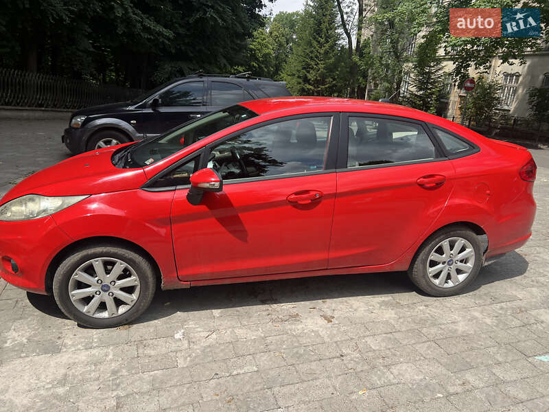 Седан Ford Fiesta 2012 в Львове
