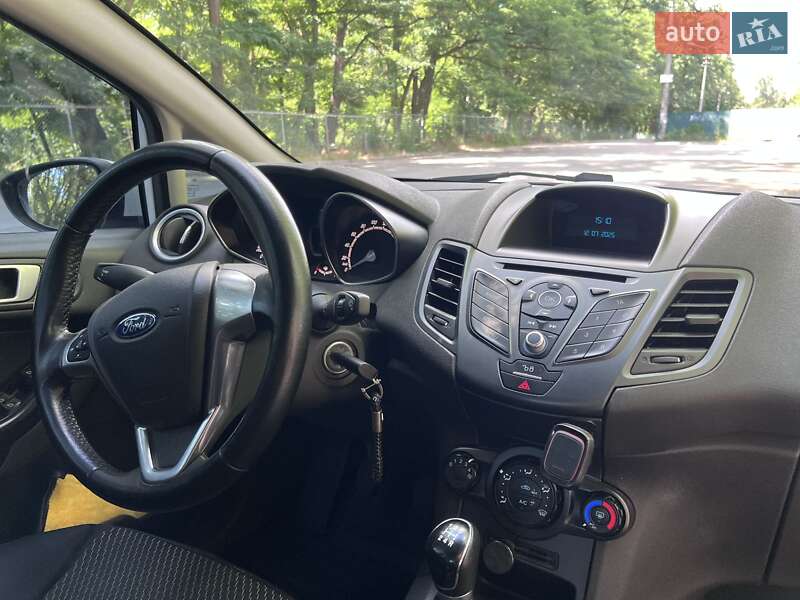 Хэтчбек Ford Fiesta 2016 в Киеве