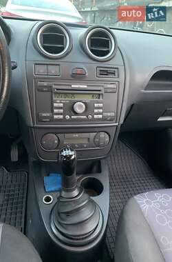 Хэтчбек Ford Fiesta 2007 в 