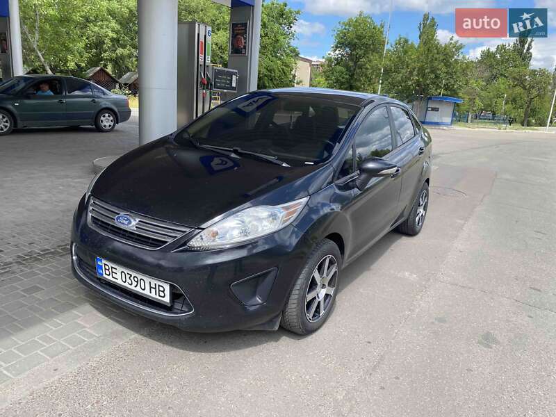 Седан Ford Fiesta 2011 в 