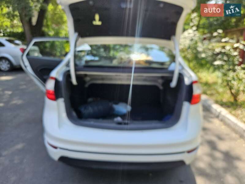 Седан Ford Fiesta 2016 в Запорожье