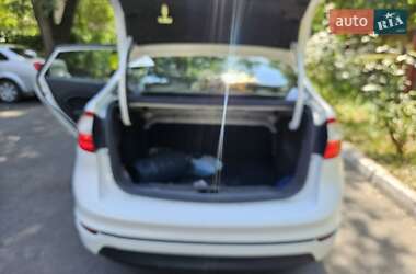 Седан Ford Fiesta 2016 в 