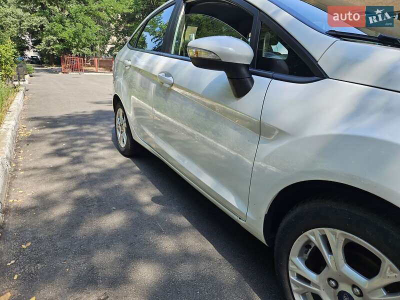 Седан Ford Fiesta 2016 в Запорожье