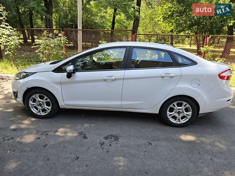 Седан Ford Fiesta 2016 в Запорожье