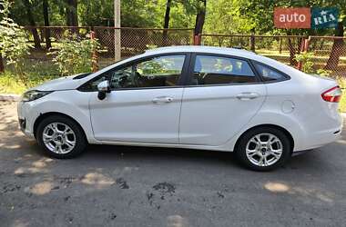 Седан Ford Fiesta 2016 в 