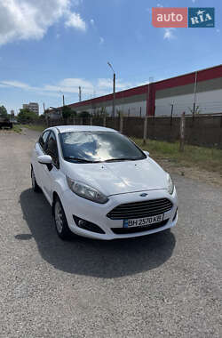 Хэтчбек Ford Fiesta 2015 в 