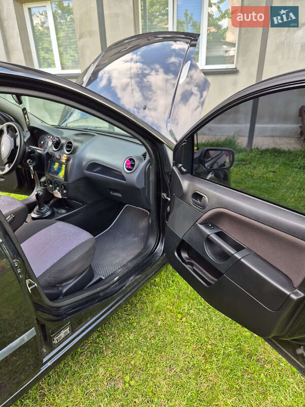 Хетчбек Ford Fiesta 2007 в Любомлі