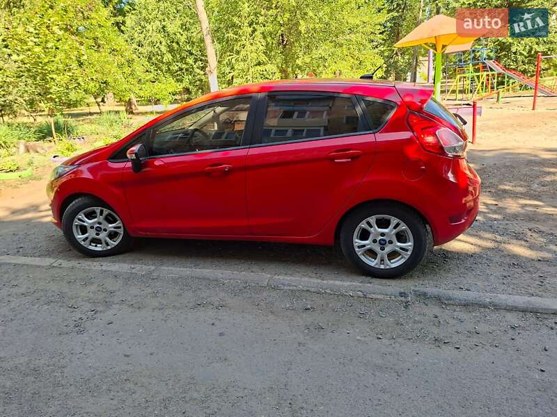 Хэтчбек Ford Fiesta 2013 в Кривом Роге