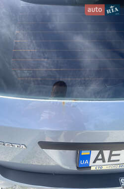 Хэтчбек Ford Fiesta 2005 в 