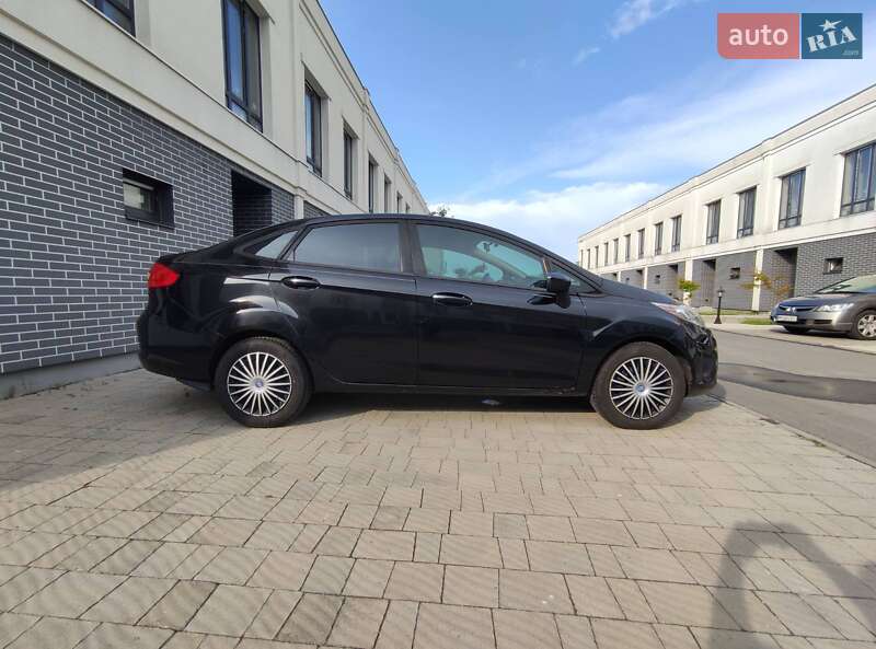 Седан Ford Fiesta 2013 в Киеве