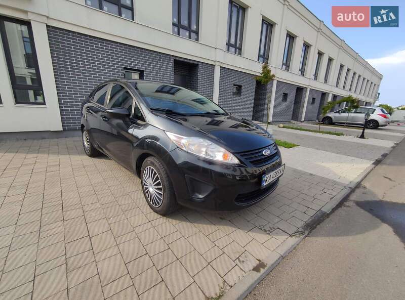 Седан Ford Fiesta 2013 в Киеве