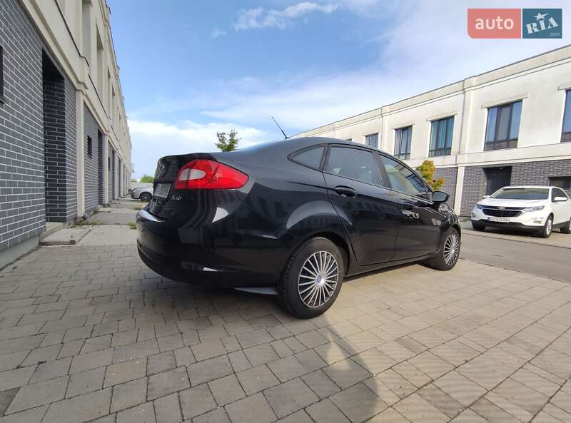 Седан Ford Fiesta 2013 в Киеве